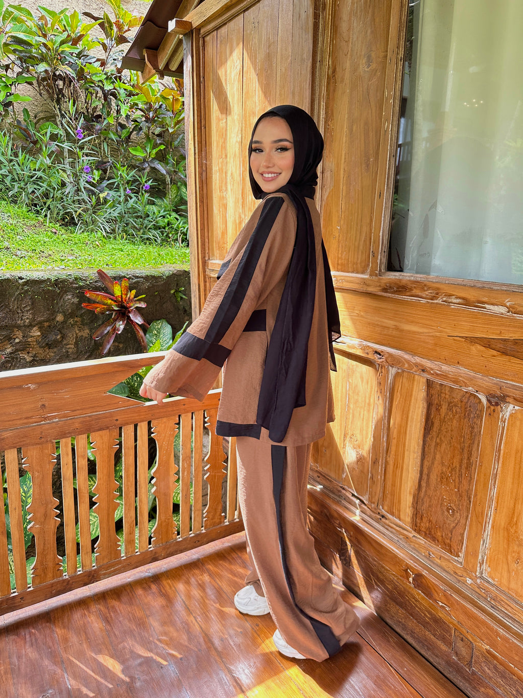 Casual Trims Pants Honey X Black