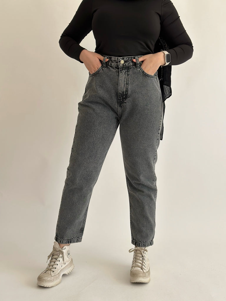 The Basic Mom Fit Silver Smoke