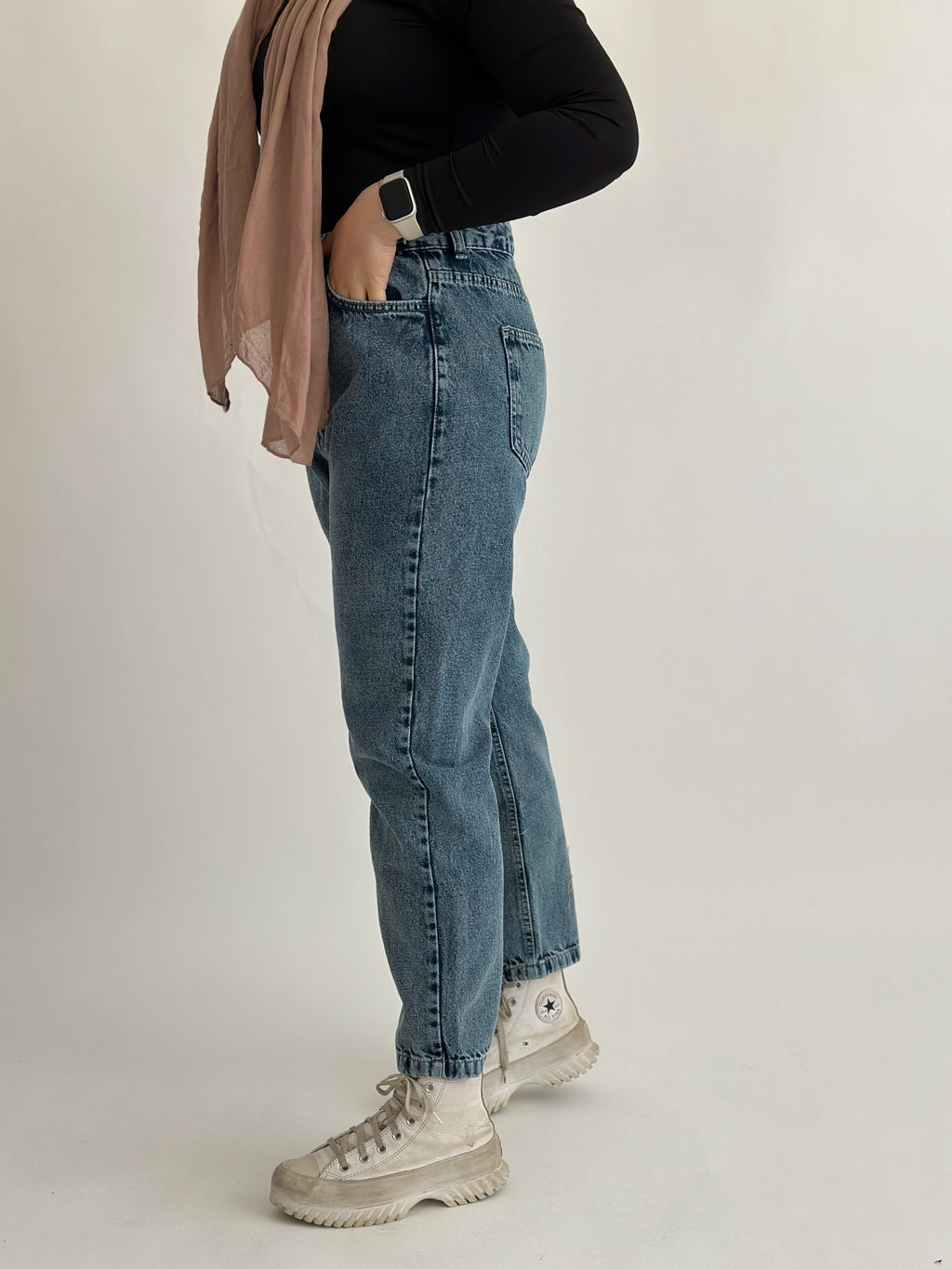 The Basic Mom Fit True Blue