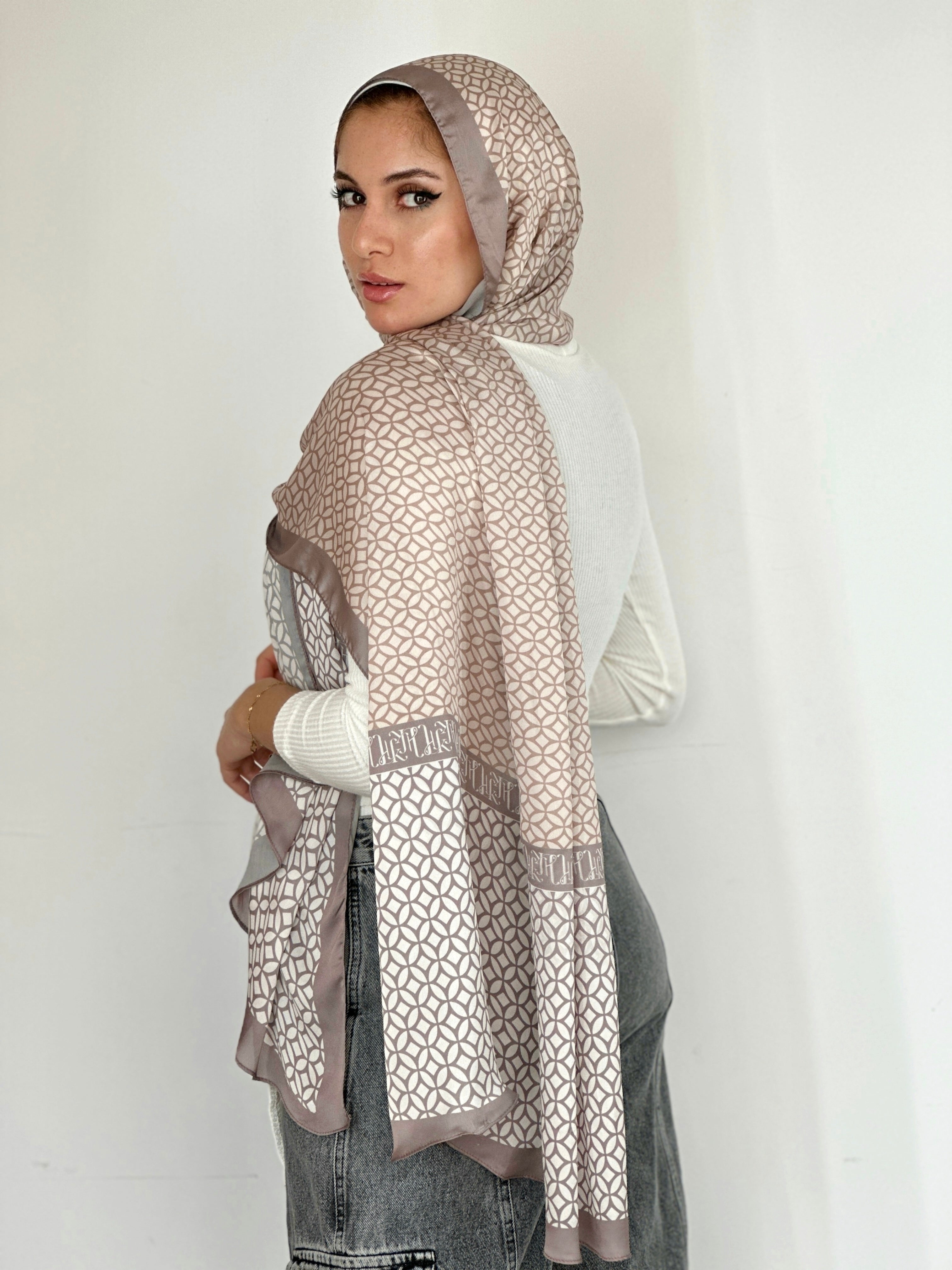 In & Out Silky Silver Beige